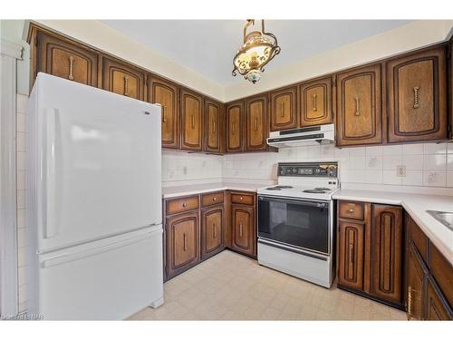 4 Prince Robert Court, St. Catharines, ON - Indoor Photo Showing Kitchen