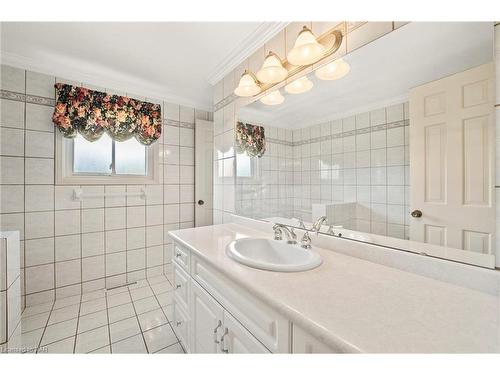 4 Prince Robert Court, St. Catharines, ON - Indoor Photo Showing Bathroom