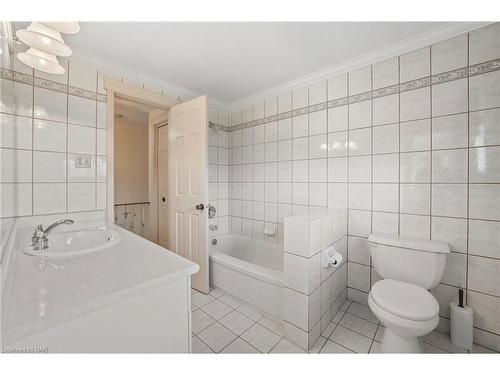 4 Prince Robert Court, St. Catharines, ON - Indoor Photo Showing Bathroom