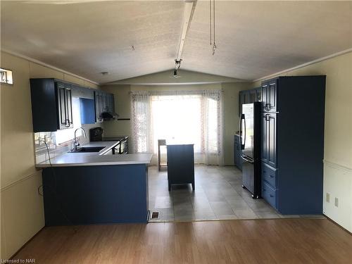 187-3033 Townline Road, Stevensville, ON - Indoor Photo Showing Kitchen