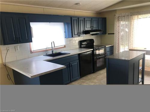 187-3033 Townline Road, Stevensville, ON - Indoor Photo Showing Kitchen