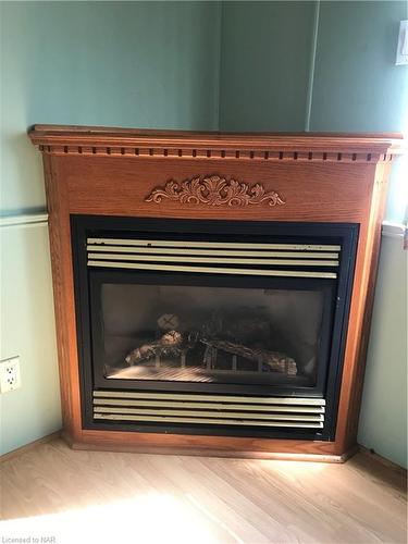 187-3033 Townline Road, Stevensville, ON - Indoor Photo Showing Living Room With Fireplace