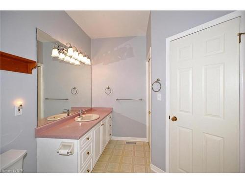 18-5070 Drummond Road, Niagara Falls, ON - Indoor Photo Showing Bathroom