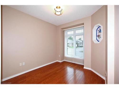 18-5070 Drummond Road, Niagara Falls, ON - Indoor Photo Showing Other Room