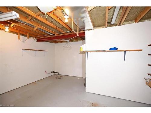 18-5070 Drummond Road, Niagara Falls, ON - Indoor Photo Showing Basement