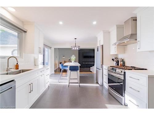 1230 Concession 2 Road, Niagara-On-The-Lake, ON - Indoor Photo Showing Kitchen With Upgraded Kitchen