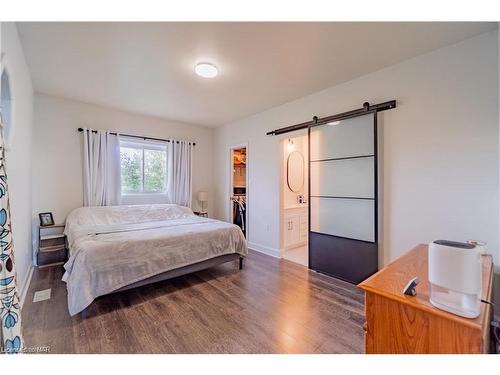 1230 Concession 2 Road, Niagara-On-The-Lake, ON - Indoor Photo Showing Bedroom