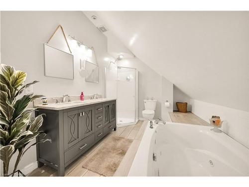 63 Yates Street, St. Catharines, ON - Indoor Photo Showing Bathroom