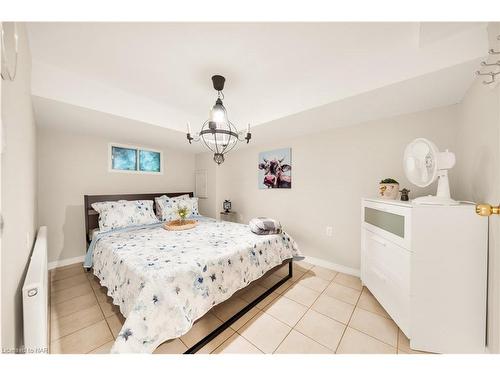 63 Yates Street, St. Catharines, ON - Indoor Photo Showing Bedroom