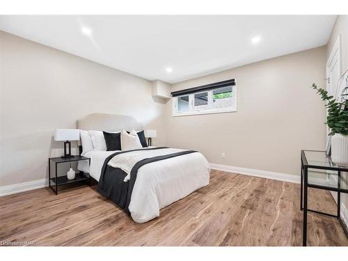 190 Lakeshore Road, St. Catharines, ON - Indoor Photo Showing Bedroom