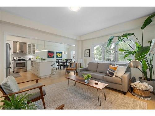 35 Cannery Drive, Niagara-On-The-Lake, ON - Indoor Photo Showing Living Room