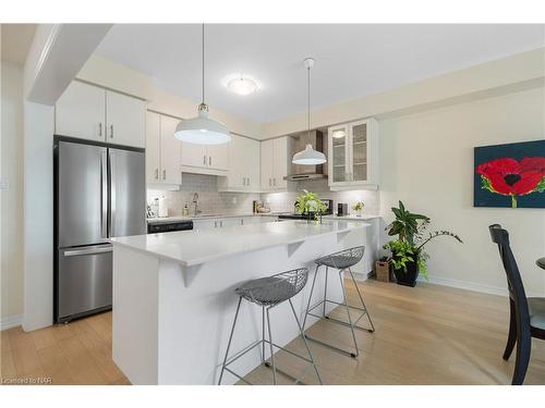 35 Cannery Drive, Niagara-On-The-Lake, ON - Indoor Photo Showing Kitchen With Upgraded Kitchen