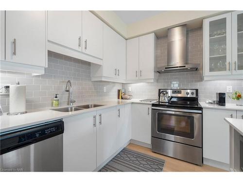 35 Cannery Drive, Niagara-On-The-Lake, ON - Indoor Photo Showing Kitchen With Double Sink With Upgraded Kitchen