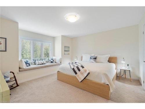 35 Cannery Drive, Niagara-On-The-Lake, ON - Indoor Photo Showing Bedroom