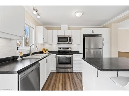 437 Sugarloaf Street, Port Colborne, ON - Indoor Photo Showing Kitchen With Stainless Steel Kitchen With Double Sink With Upgraded Kitchen