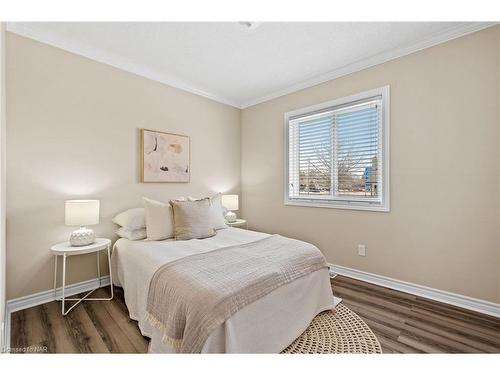 437 Sugarloaf Street, Port Colborne, ON - Indoor Photo Showing Bedroom