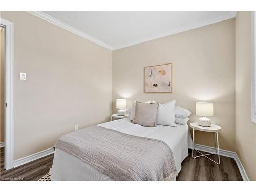 437 Sugarloaf Street, Port Colborne, ON - Indoor Photo Showing Bedroom