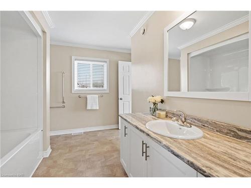 437 Sugarloaf Street, Port Colborne, ON - Indoor Photo Showing Bathroom