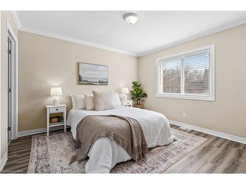 437 Sugarloaf Street, Port Colborne, ON - Indoor Photo Showing Bedroom