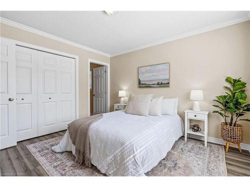 437 Sugarloaf Street, Port Colborne, ON - Indoor Photo Showing Bedroom