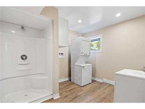 437 Sugarloaf Street, Port Colborne, ON - Indoor Photo Showing Laundry Room