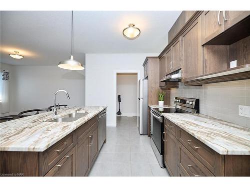 85 Borden Trail, Welland, ON - Indoor Photo Showing Kitchen With Double Sink