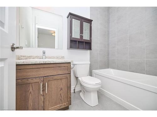 85 Borden Trail, Welland, ON - Indoor Photo Showing Bathroom