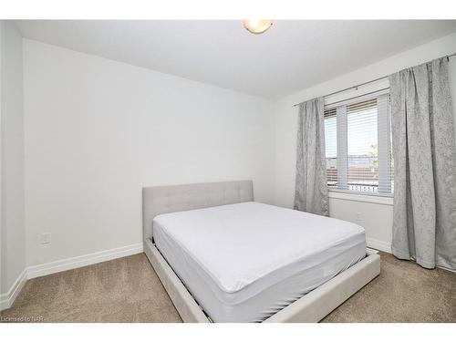 85 Borden Trail, Welland, ON - Indoor Photo Showing Bedroom