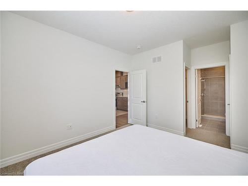 85 Borden Trail, Welland, ON - Indoor Photo Showing Bedroom