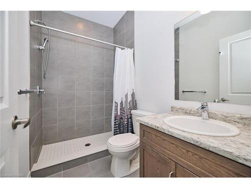 85 Borden Trail, Welland, ON - Indoor Photo Showing Bathroom