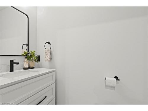 1173 Lakeshore Road W, St. Catharines, ON - Indoor Photo Showing Bathroom