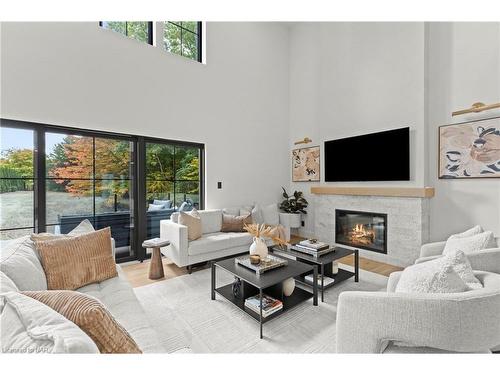 1173 Lakeshore Road W, St. Catharines, ON - Indoor Photo Showing Living Room With Fireplace