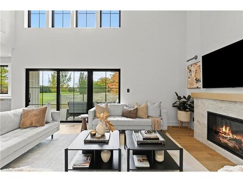 1173 Lakeshore Road W, St. Catharines, ON - Indoor Photo Showing Living Room With Fireplace