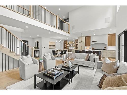 1173 Lakeshore Road W, St. Catharines, ON - Indoor Photo Showing Living Room