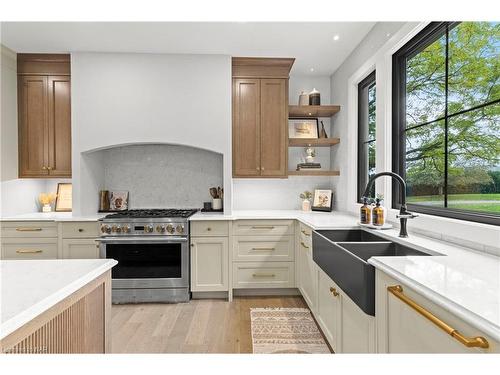 1173 Lakeshore Road W, St. Catharines, ON - Indoor Photo Showing Kitchen With Double Sink With Upgraded Kitchen