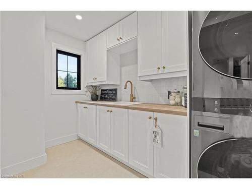 1173 Lakeshore Road W, St. Catharines, ON - Indoor Photo Showing Laundry Room