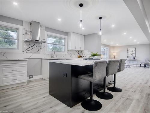 109 Queenston Boulevard, Fort Erie, ON - Indoor Photo Showing Kitchen With Upgraded Kitchen