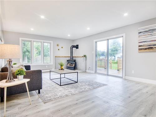 109 Queenston Boulevard, Fort Erie, ON - Indoor Photo Showing Living Room With Fireplace