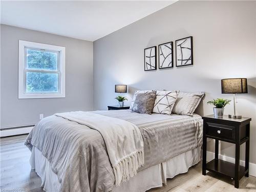 109 Queenston Boulevard, Fort Erie, ON - Indoor Photo Showing Bedroom