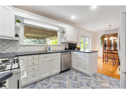 6966 Waterloo Drive, Niagara Falls, ON - Indoor Photo Showing Kitchen With Double Sink