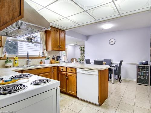 8 Bolger Drive, St. Catharines, ON - Indoor Photo Showing Kitchen With Double Sink