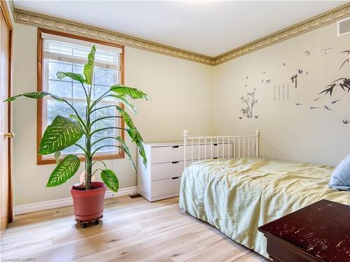 8 Bolger Drive, St. Catharines, ON - Indoor Photo Showing Bedroom