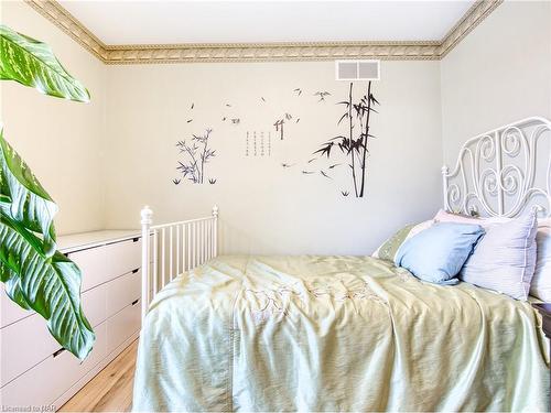 8 Bolger Drive, St. Catharines, ON - Indoor Photo Showing Bedroom