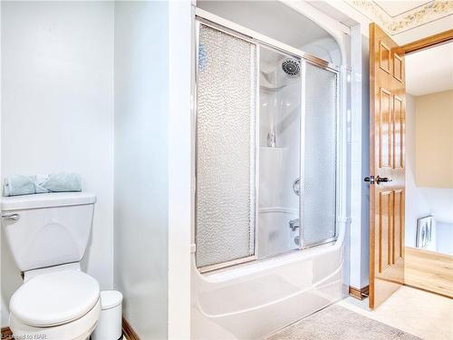 8 Bolger Drive, St. Catharines, ON - Indoor Photo Showing Bathroom