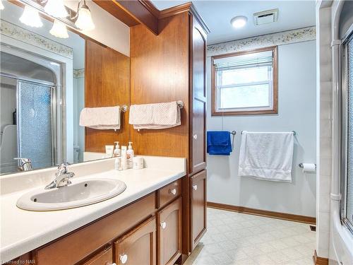 8 Bolger Drive, St. Catharines, ON - Indoor Photo Showing Bathroom