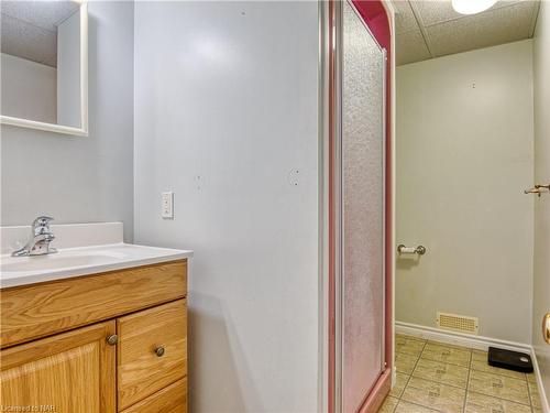 8 Bolger Drive, St. Catharines, ON - Indoor Photo Showing Bathroom