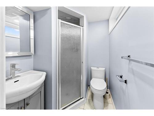 7229 Harriman Street, Niagara Falls, ON - Indoor Photo Showing Bathroom