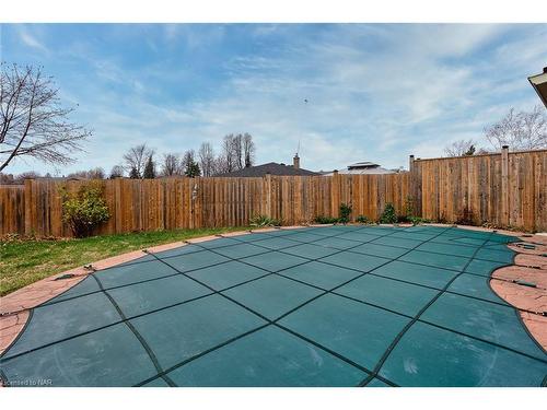 7229 Harriman Street, Niagara Falls, ON - Outdoor With In Ground Pool With Backyard