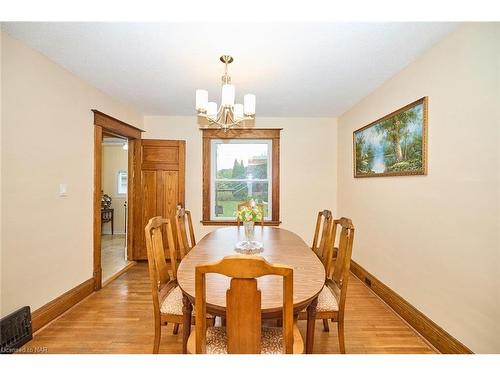 4631 Fifth Avenue, Niagara Falls, ON - Indoor Photo Showing Dining Room