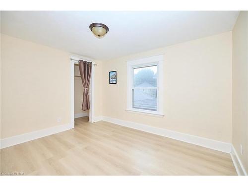 4631 Fifth Avenue, Niagara Falls, ON - Indoor Photo Showing Other Room